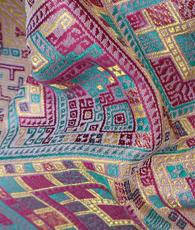 Seidenartiger Polyester-Jacquardstoff für Thai Pha Sinh Sarong